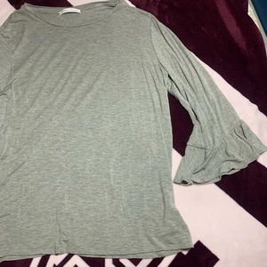 Women’s gray shirt